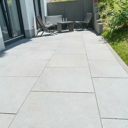 Schneeburg アパート *